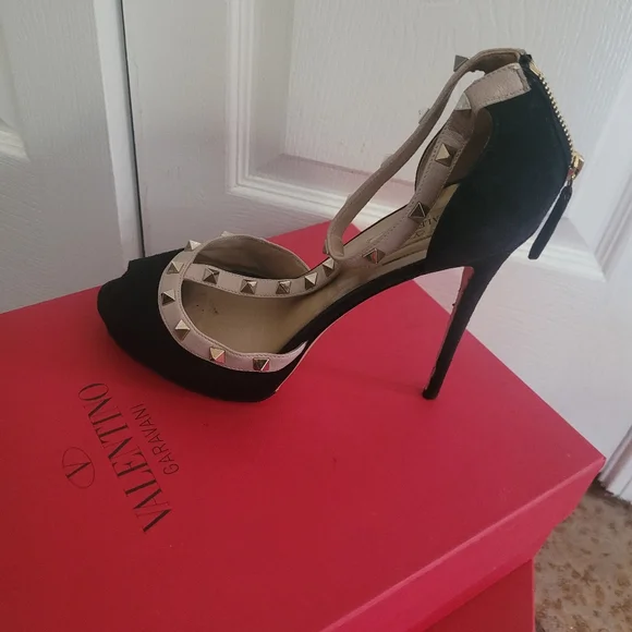Valentino Garavani peep toe stud high heel size 40 - Picture 11 of 11